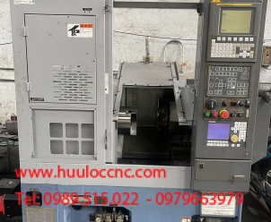 HIỆU MÁY: TAKAMAZ MODEL: X - 100 HỆ ĐIỆN: Oi-TB HÀNH TRÌNH X/Z : 200/230mm CHỐNG TÂM : 350mm TỐC ĐỘ